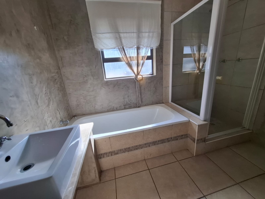 4 Bedroom Property for Sale in Gonubie Eastern Cape